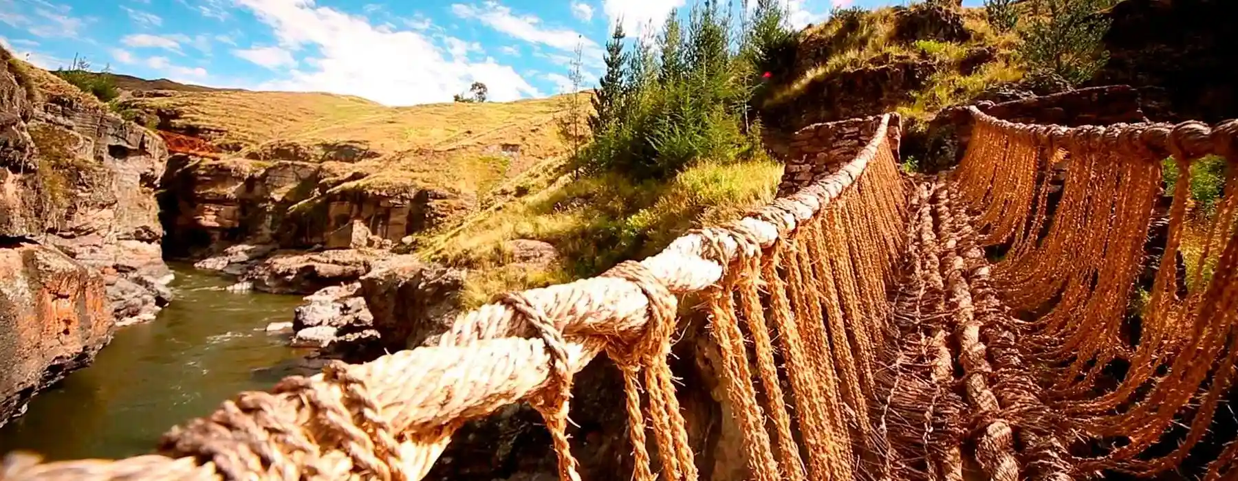 Puente inca queswachaka